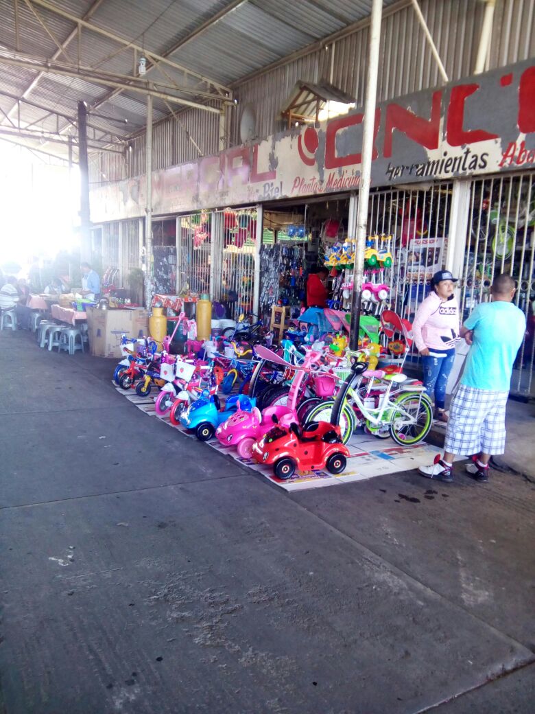 Temor por saqueos tira ventas de juguetes en San Martín Texmelucan