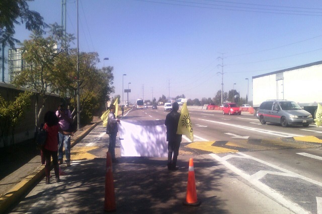 PRD toma caseta de Texmelucan para protestar por gasolinazo