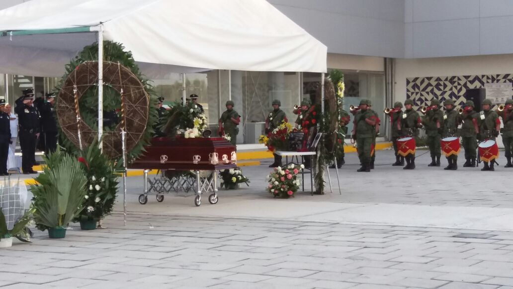 Rinden homenaje a policía federal asesinado en Tepanco de López