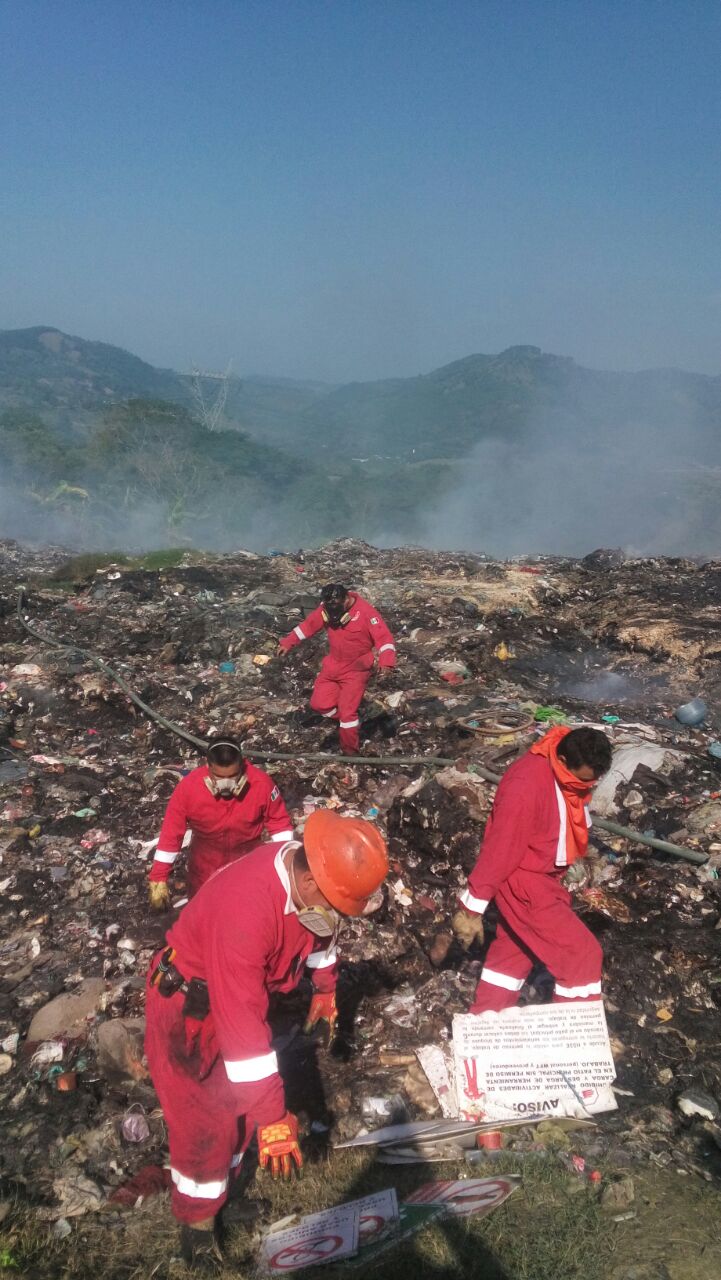 Incendio causa emergencia en basurero de Venustiano Carranza