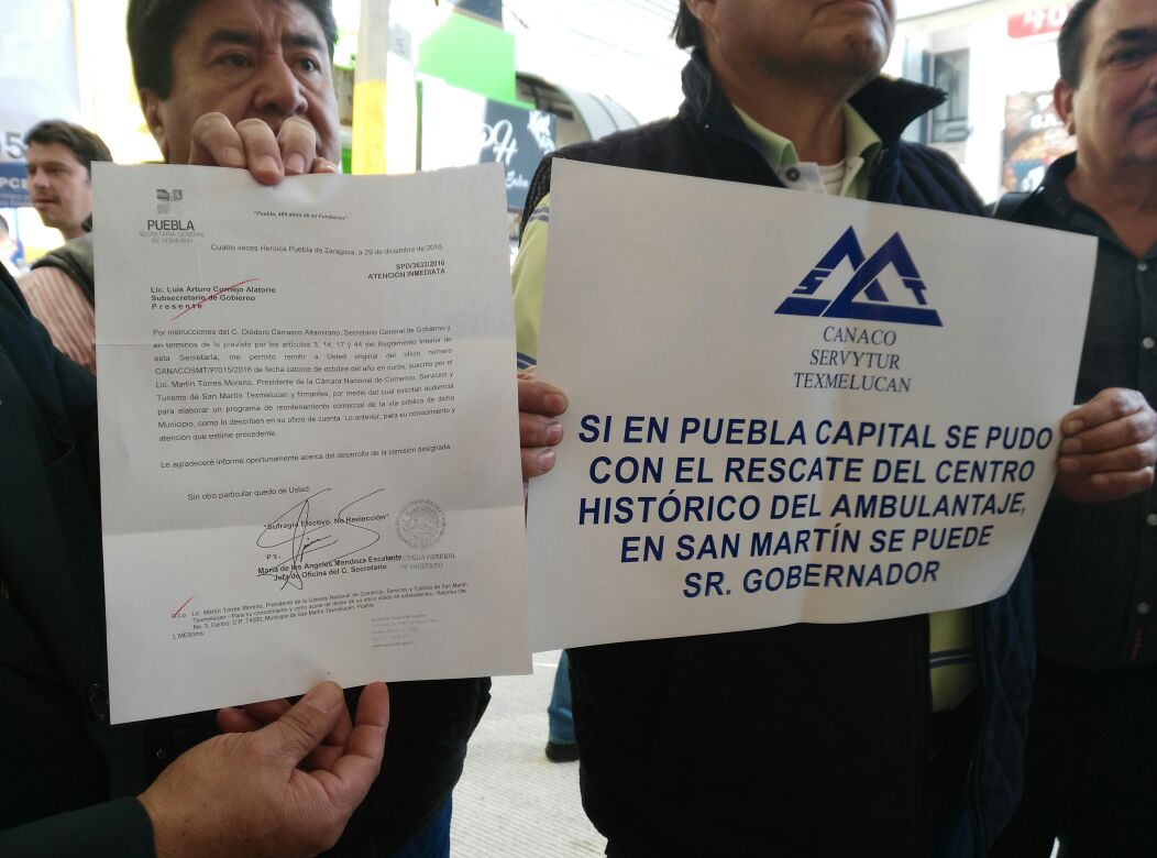 Despiden con protestas a Moreno Valle en San Martín Texmelucan