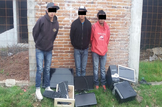 Capturan a 3 sujetos por robar computadoras en Chignahuapan