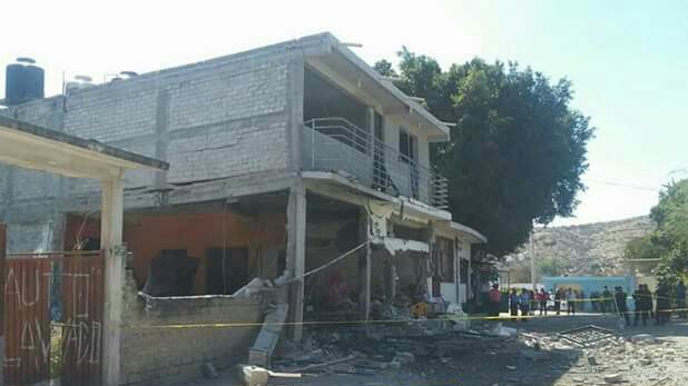 Explosión de gas y pirotecnia deja 5 heridos graves en Guadalupe Santa Ana