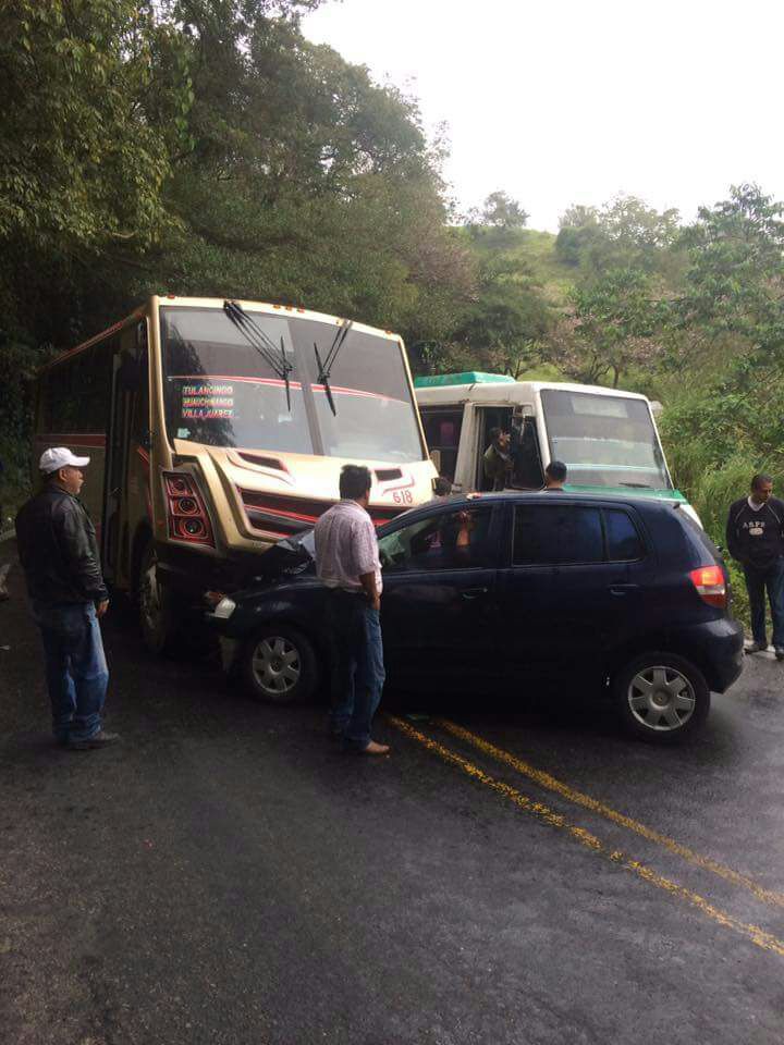  Autobús de Unión Serrana ocasiona choque con herido en Xicotepec