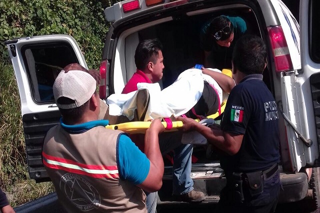 Choque entre taxi y remolque deja 4 heridos en la México-Tuxpan