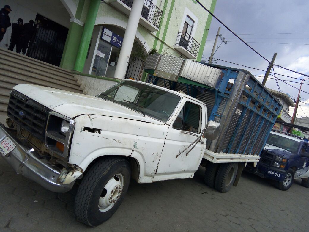 Detienen 2 camionetas de huachicoleros en Santa Rita Tlahuapan