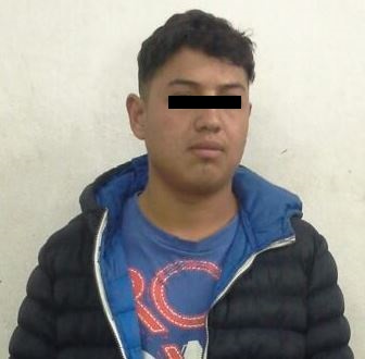Aseguran a hombre que conducía automóvil robado en Teziutlán