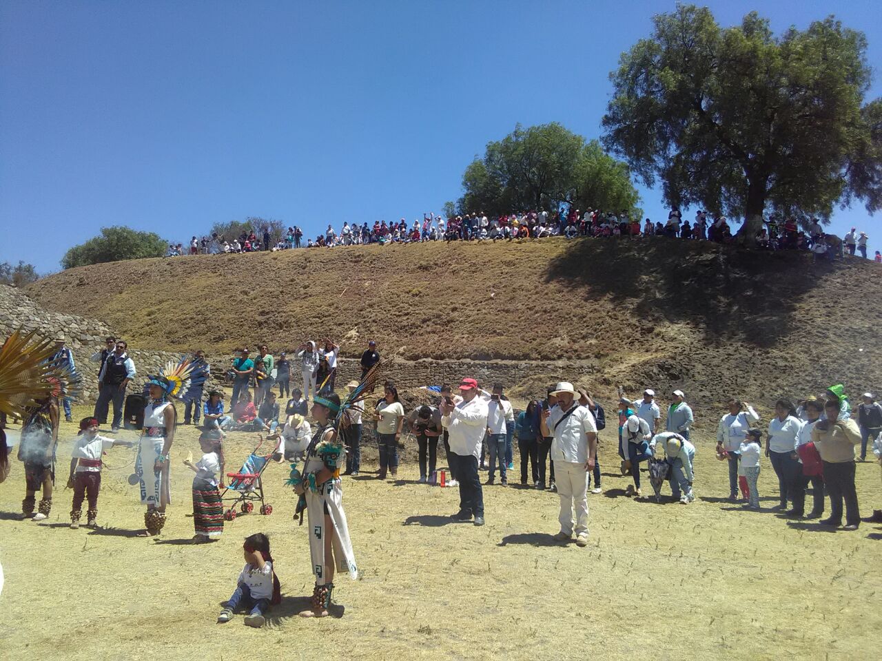 Reciben a la primavera en zona arqueológica de Tepatlaxco