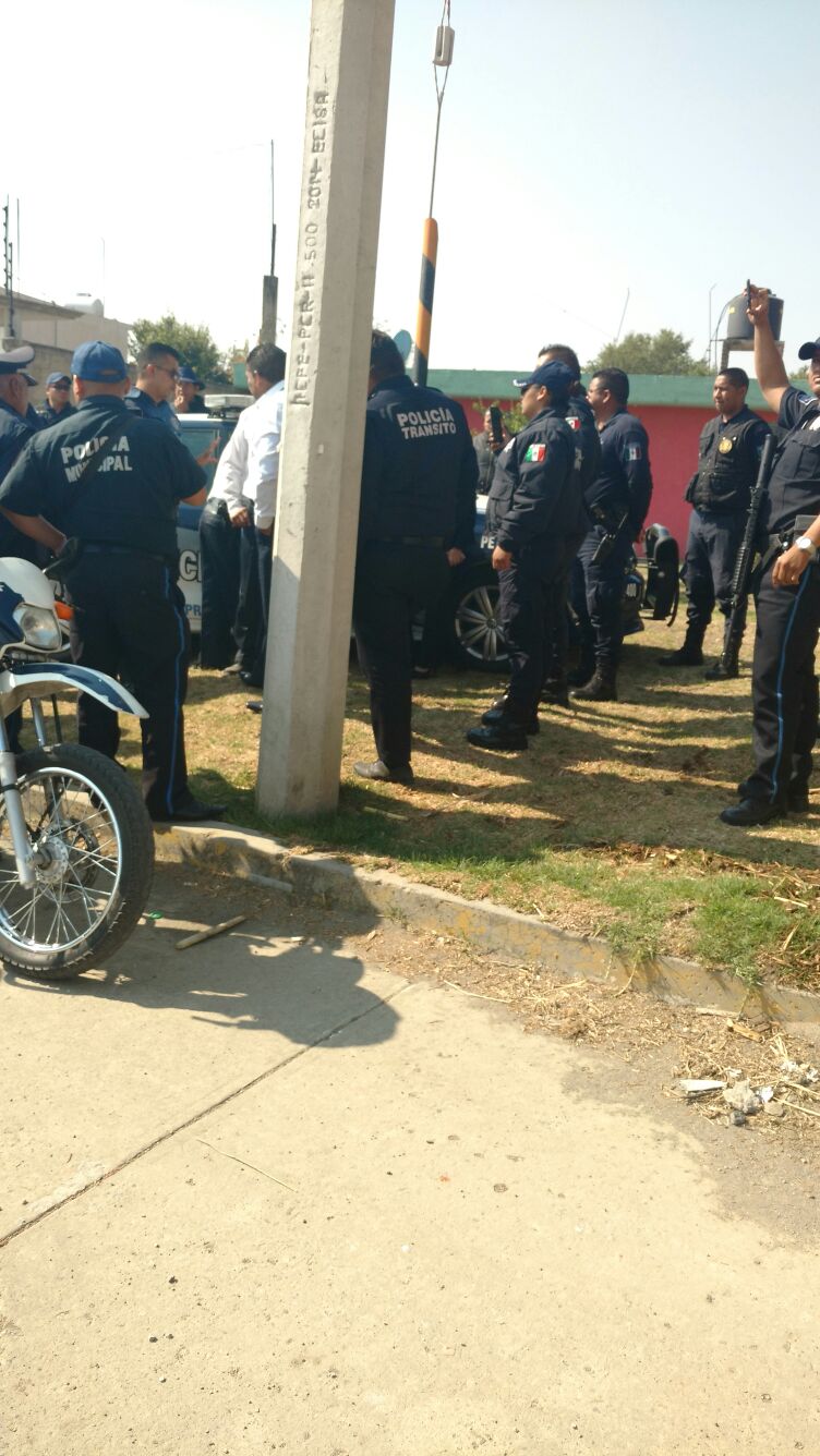 A golpes se enfrentan agentes viales de Huejotzingo y el Estado