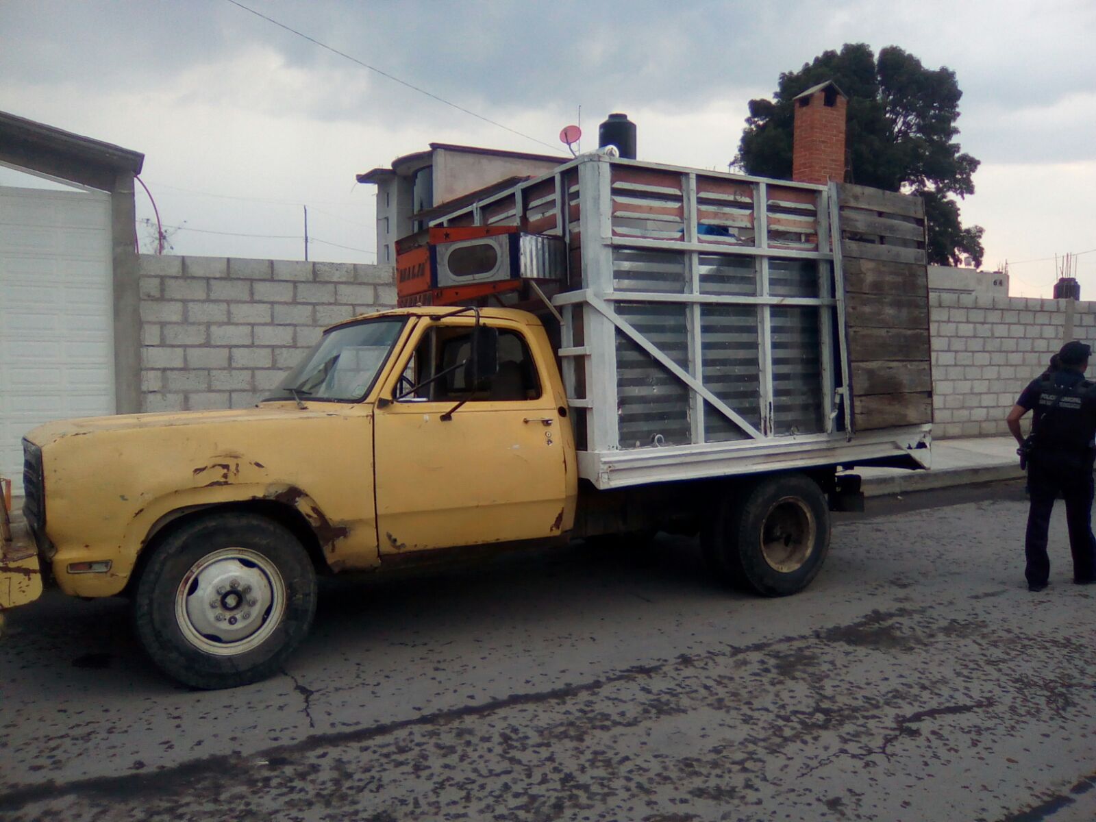 Hallan 6 mil litros de combustible robado en Texmelucan y Tlalancaleca