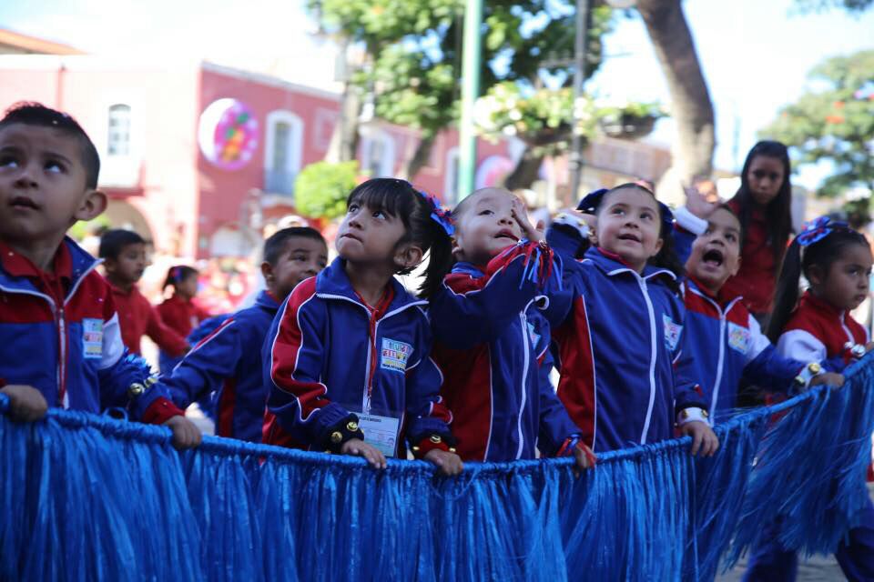 Sancionarán a escuelas que toquen música en inglés en desfile de Atlixco