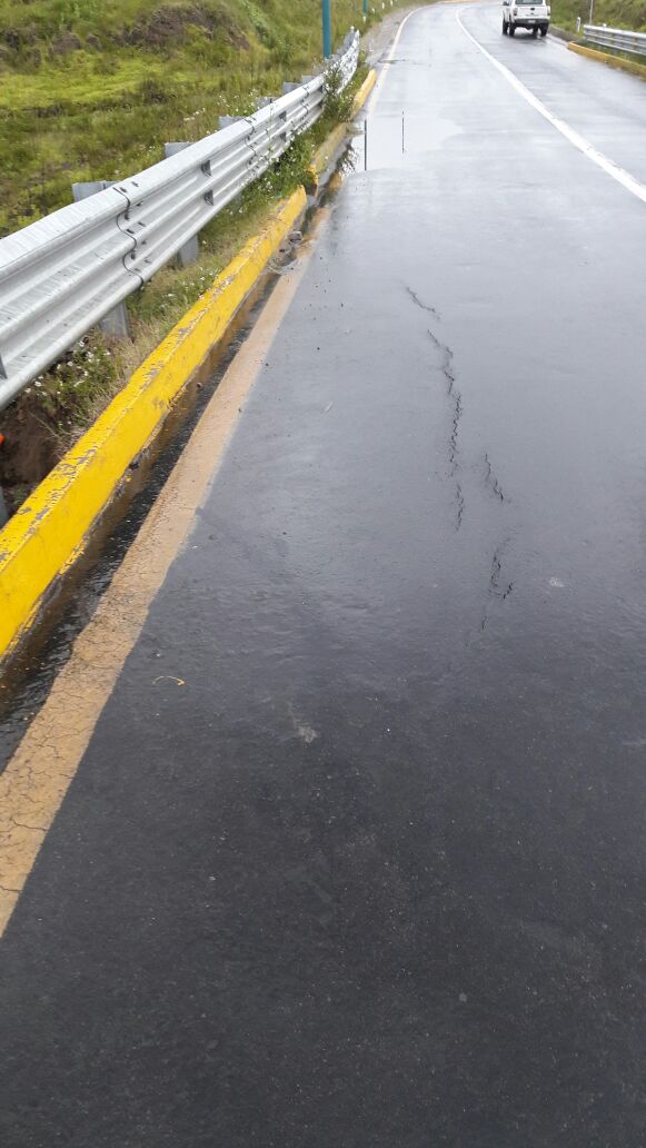 Aparecen fallas en carretera de Tlalancaleca inaugurada en 2016