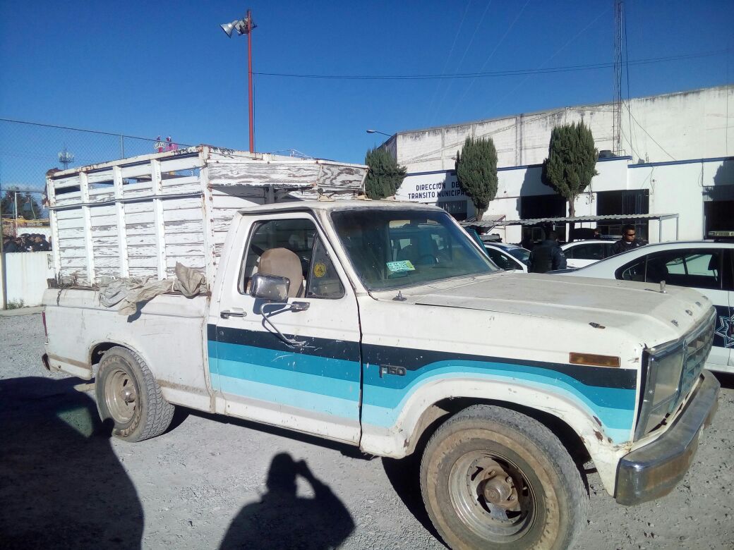 Huachicoleros abandonan pipa y camioneta en Tepatlaxco