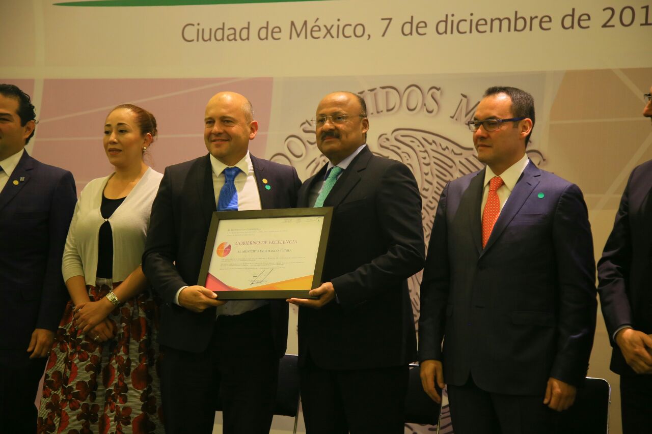 Atlixco recibe reconocimiento como gobierno de excelencia