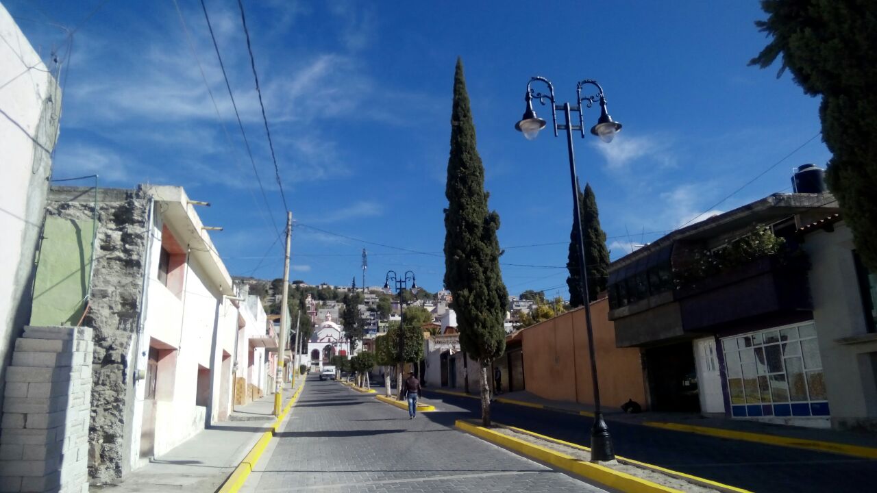 Edil entrega adoquinamiento y drenaje en Tecamachalco