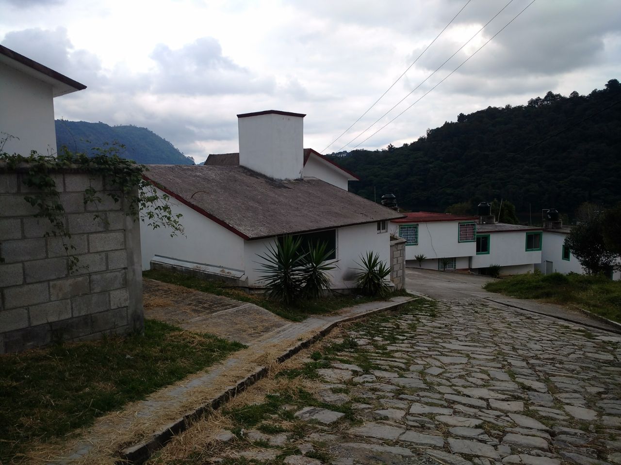 Hotelero debe 35 años de servicio de agua en Huauchinango