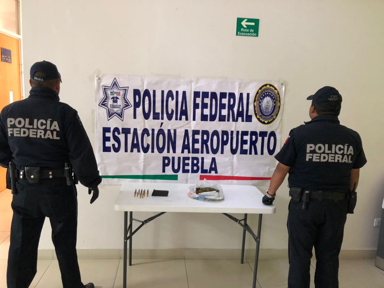 Encuentran droga y municiones en Aeropuerto de Puebla