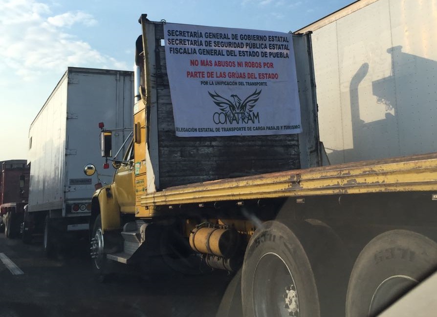 Transportistas bloquearán tres autopistas el martes en Puebla