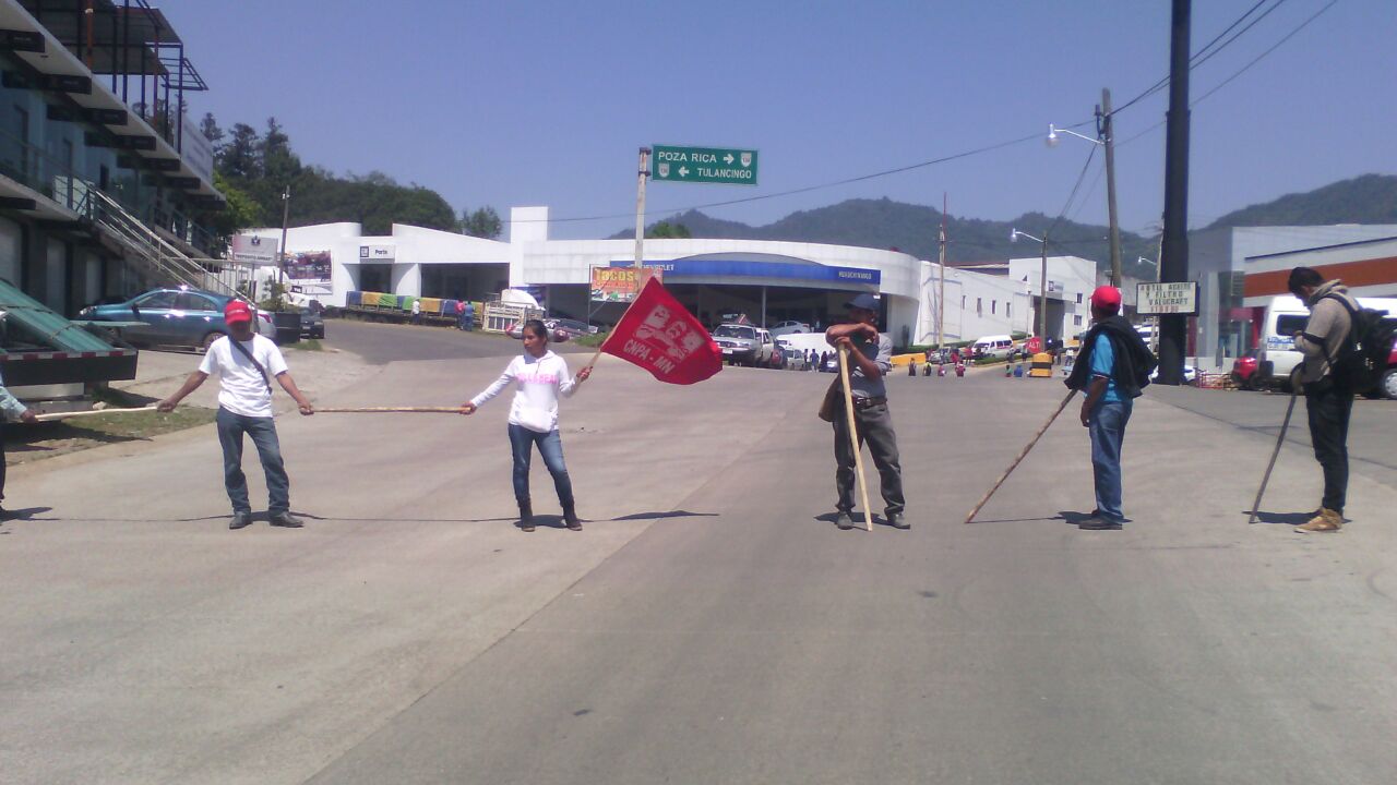 Manifestación contra megaproyectos invade Huauchinango