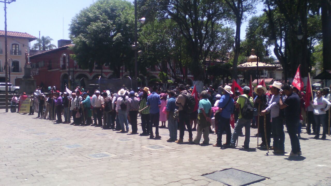 Manifestación contra megaproyectos invade Huauchinango