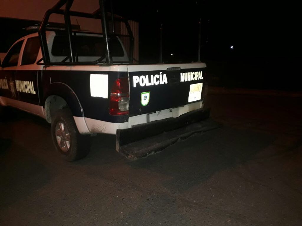 Detienen a tres policías señalados de asaltar en carretera de Aljojuca