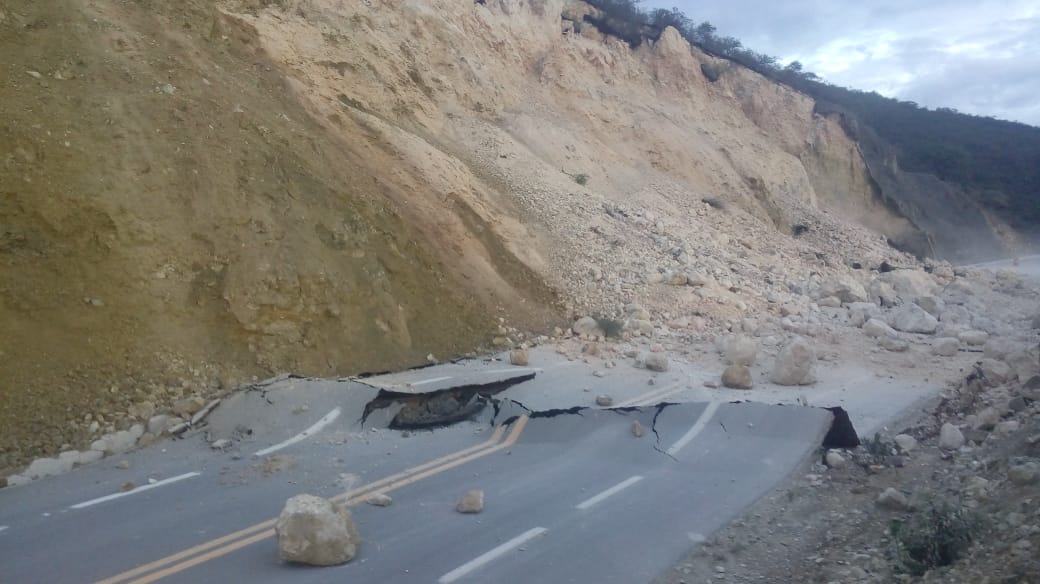 Derrumbe por lluvias bloquea la carretera Cuacnopalan- Oaxaca