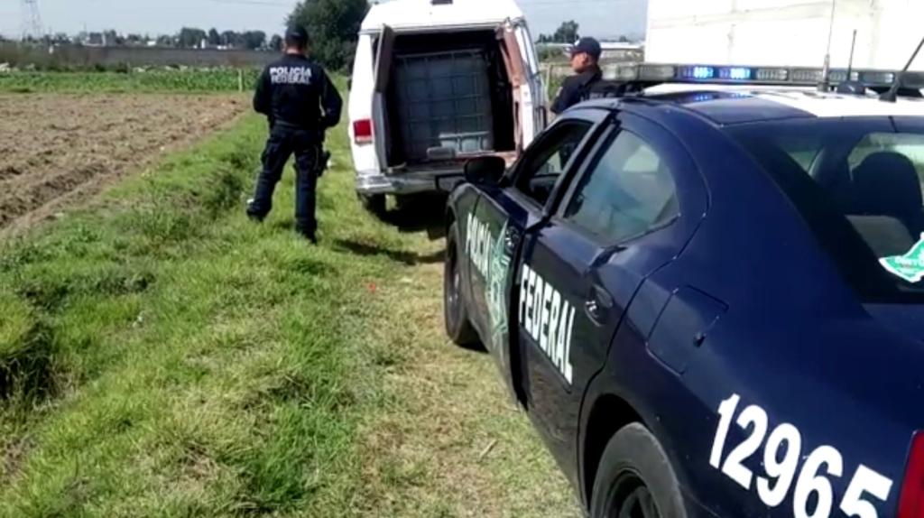 Abandonan camioneta con diésel robado en Texmelucan