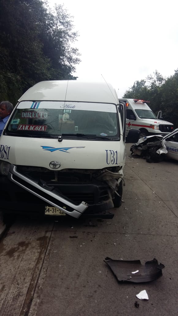 Choca auto oficial de Huehuetla y deja 5 heridos, en Zacapoaxtla