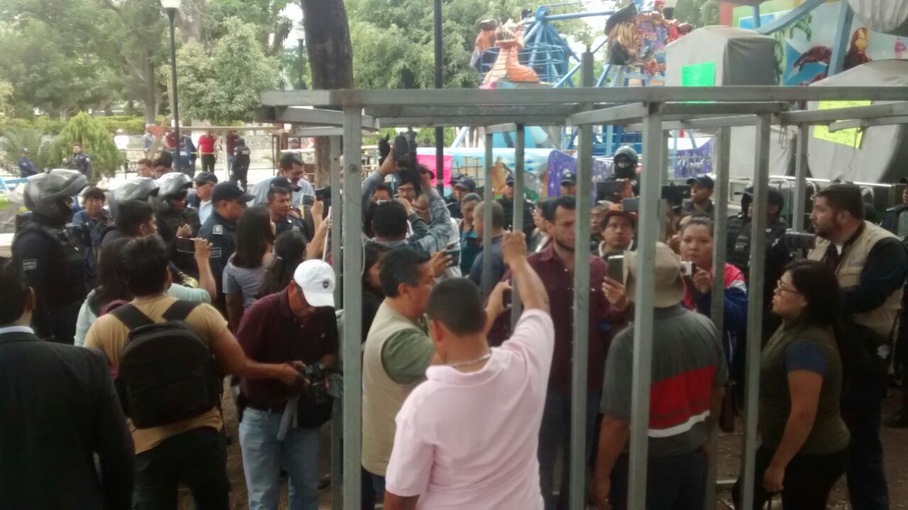 Desalojan juegos mecánicos por nuevo jardín en Tehuacán