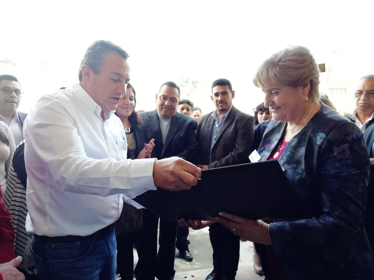 Inaugura edil la Unidad Administrativa Educativa de Tlatlauquitepec