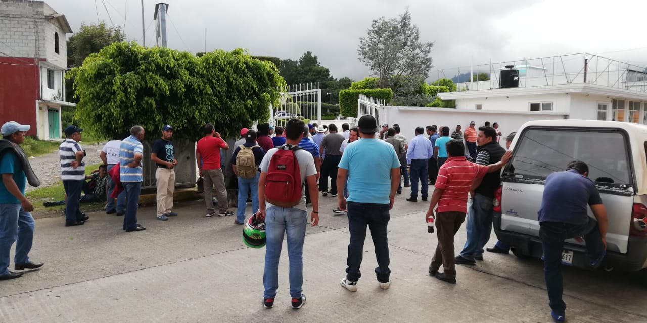Sindicato Mexicano de Electricistas se enfrenta a CFE en Huauchinango