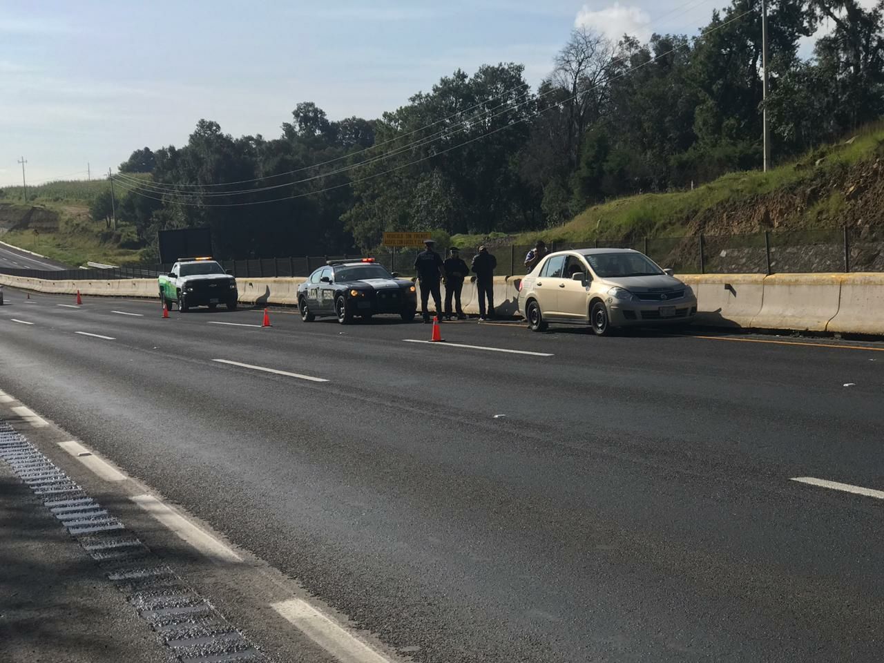 Disparan y lesionan a conductor sobre autopista Puebla-México