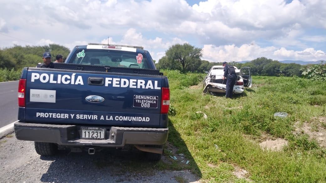 Encuentran abandonado auto baleado en Tlacotepec