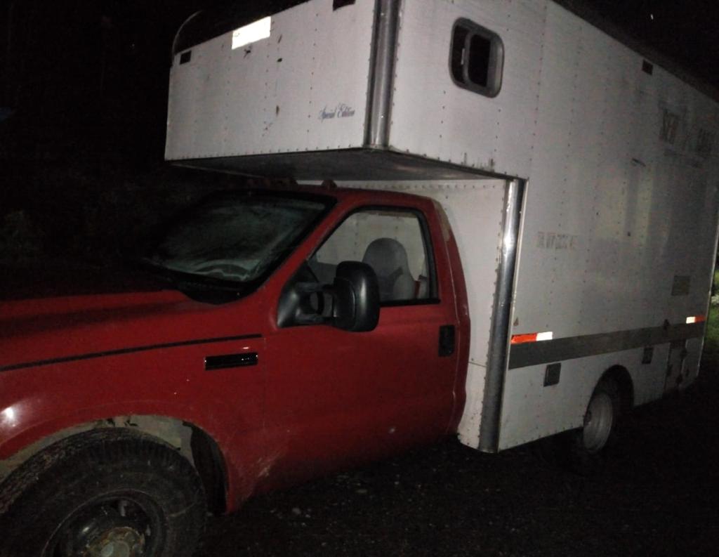 Hallan camioneta robada en comunidad de Huauchinango