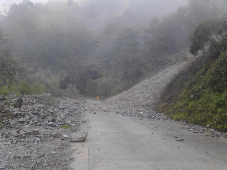 Por lluvias cierran carreteras en Sierra Norte de Puebla