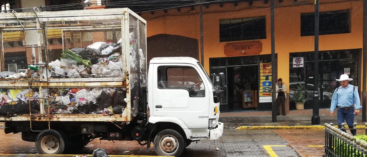 Transición ocasiona crisis de basura en Huauchinango