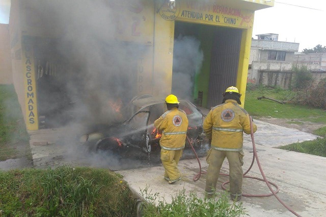 Bomberos se quejan por despidos injustificados en Texmelucan