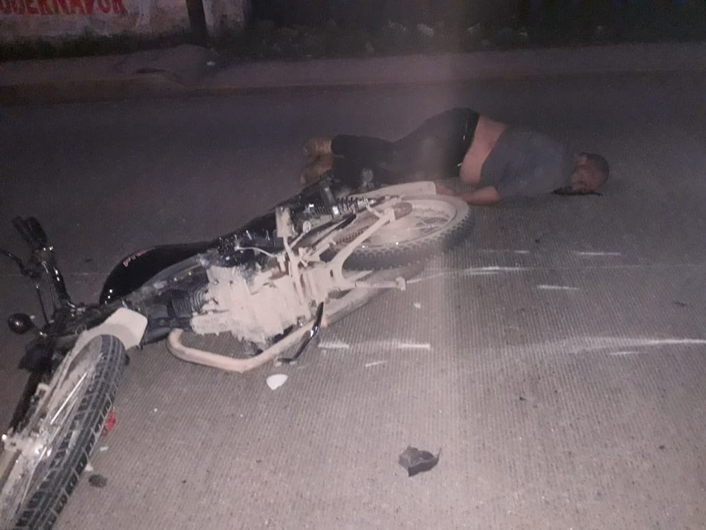 Motociclista ebrio termina derrapado en Huauchinango
