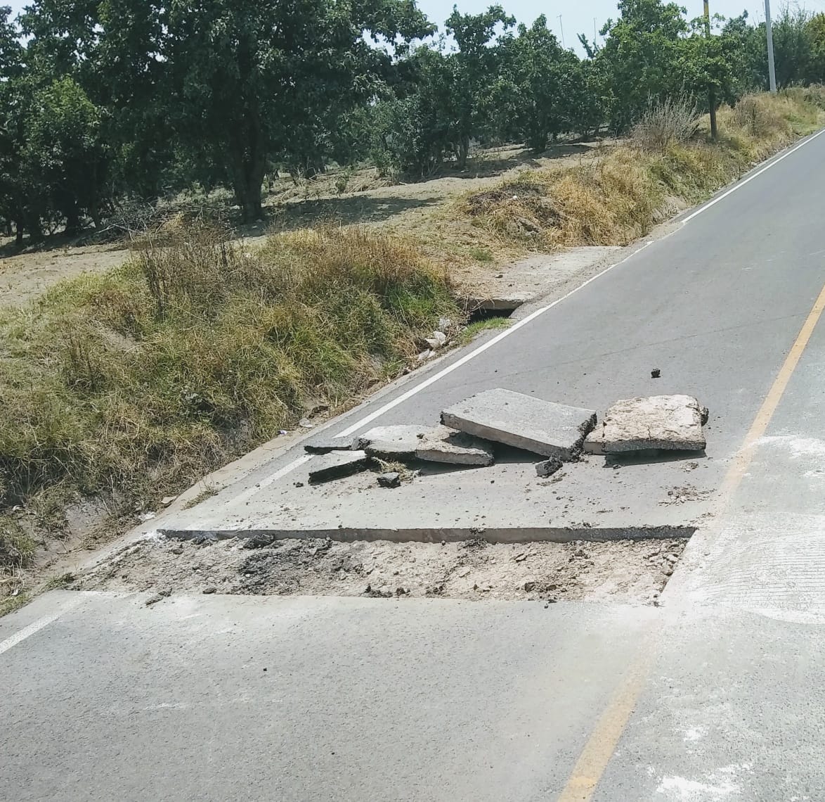 Dañan ruta de evacuación para colocar topes en Huejotzingo