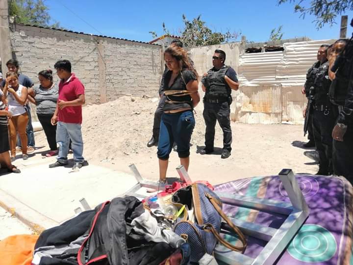 Casi linchan a mujer acusada de robar a taxista en Tehuacán
