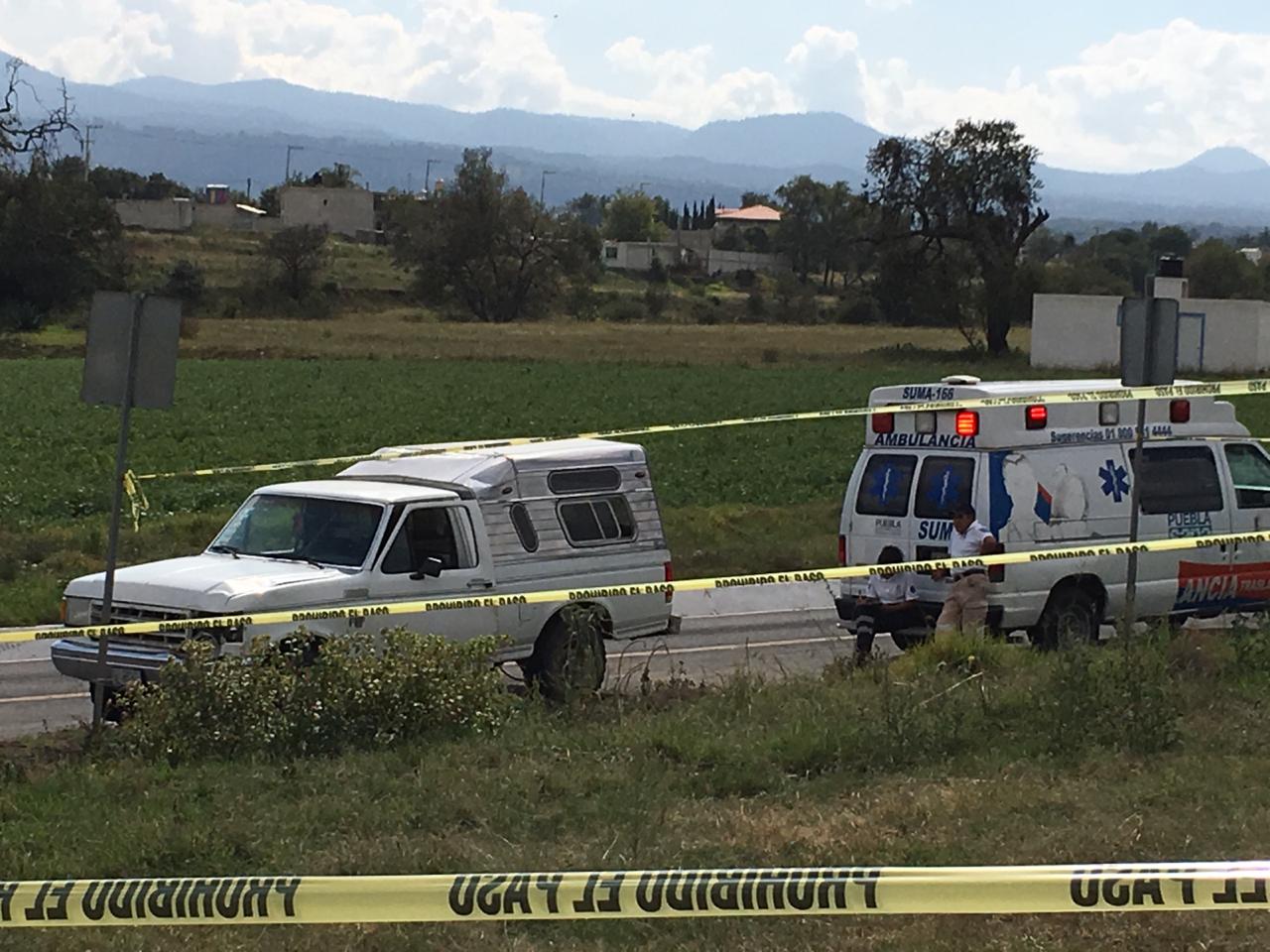 Mueren dos personas en Tlalancaleca, tras chocar contra camioneta
