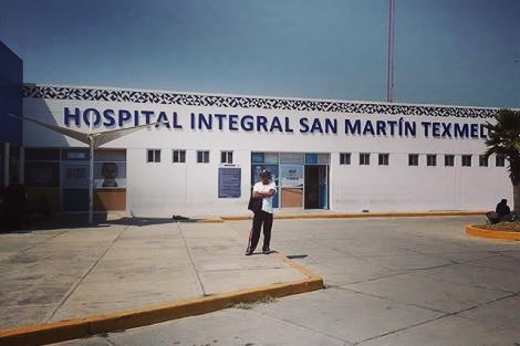 Ebrio toma herbicida por error y termina en hospital de Texmelucan