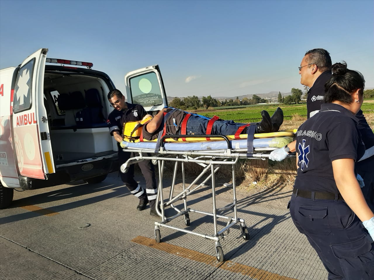Saldo de 2 lesionados graves por volcadura en Texmelucan