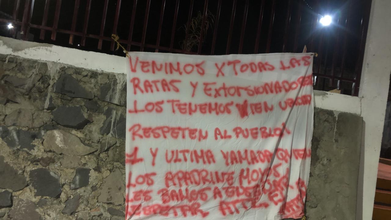 El Patrón, deja manta con mensaje amenazante en Texmelucan