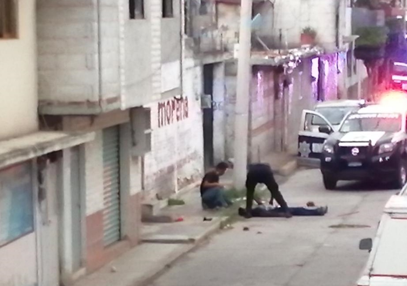 Balean y golpean a tres hombres en calles de Texmelucan