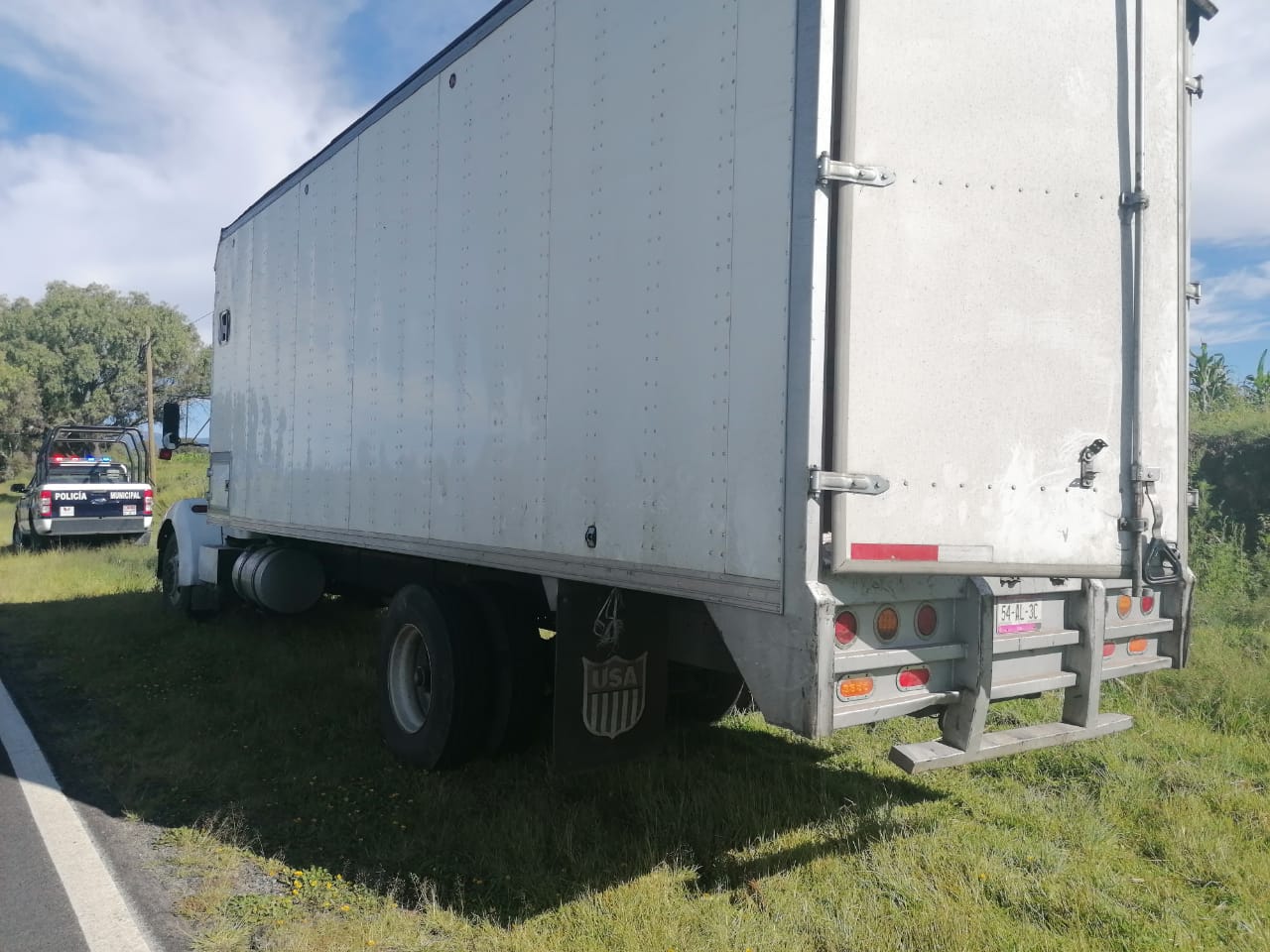 En Tlalancaleca, la policía recupera camión