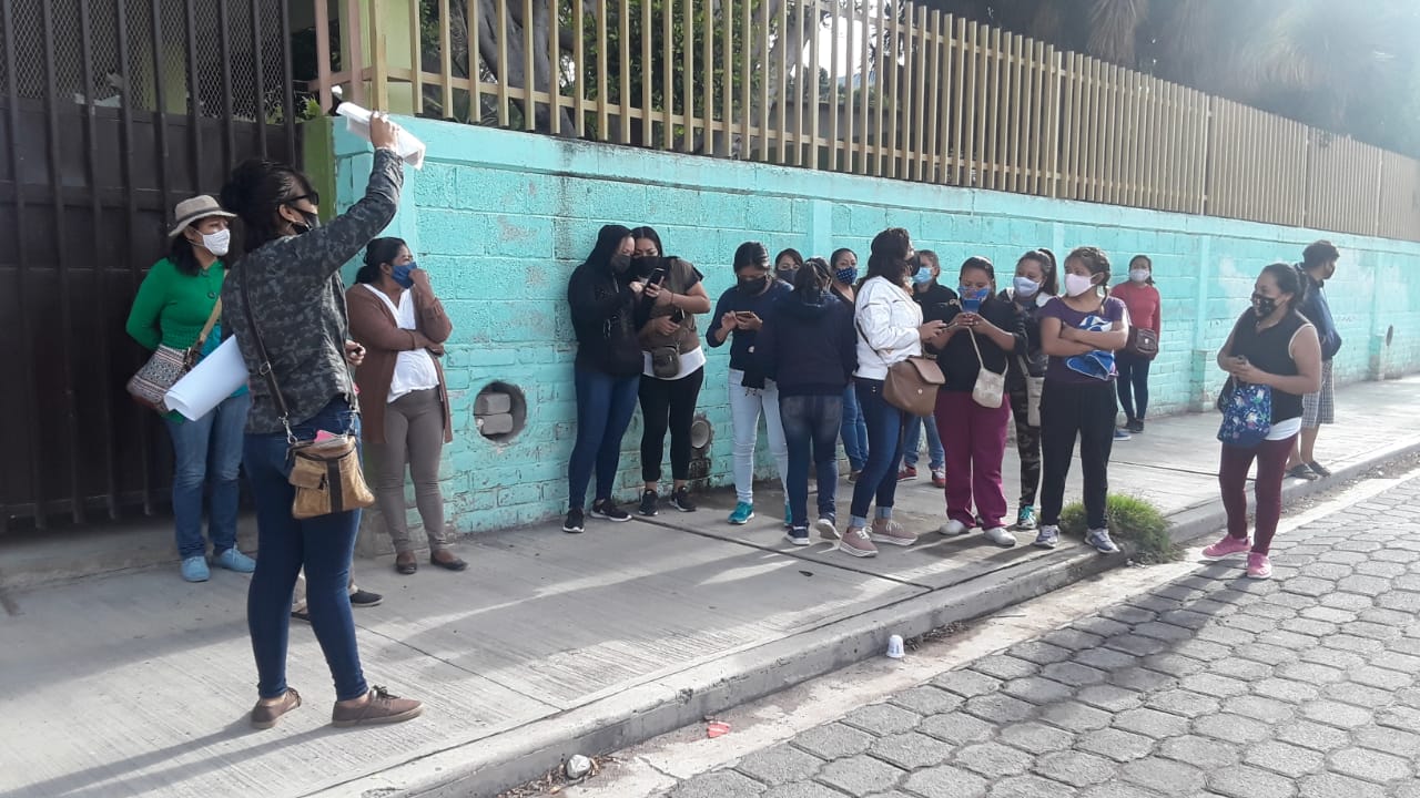 Protestas padres de familia contra directora de escuela en Tehuacán