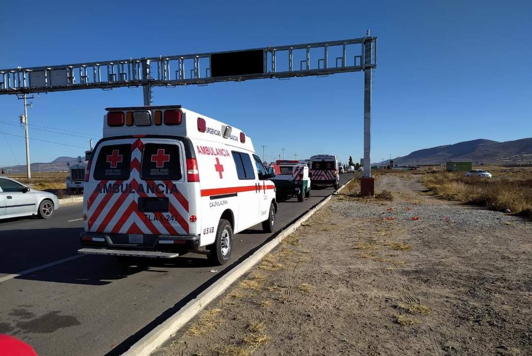 Conductor intenta ganarle al tren en Tlaxcala, hay 2 niños heridos