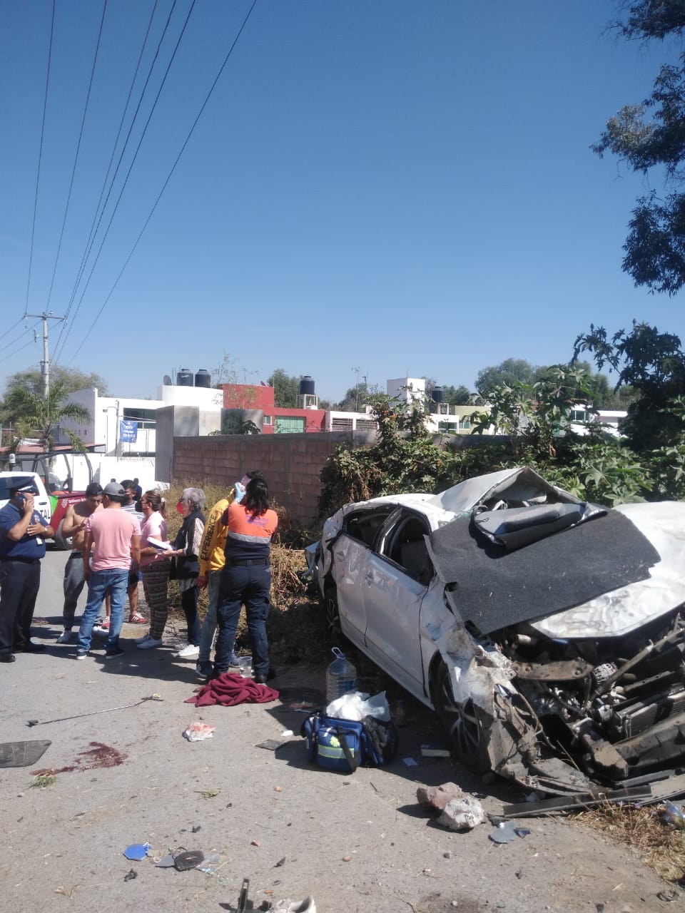 Volcadura deja lesionada a pareja en Periférico Ecológico