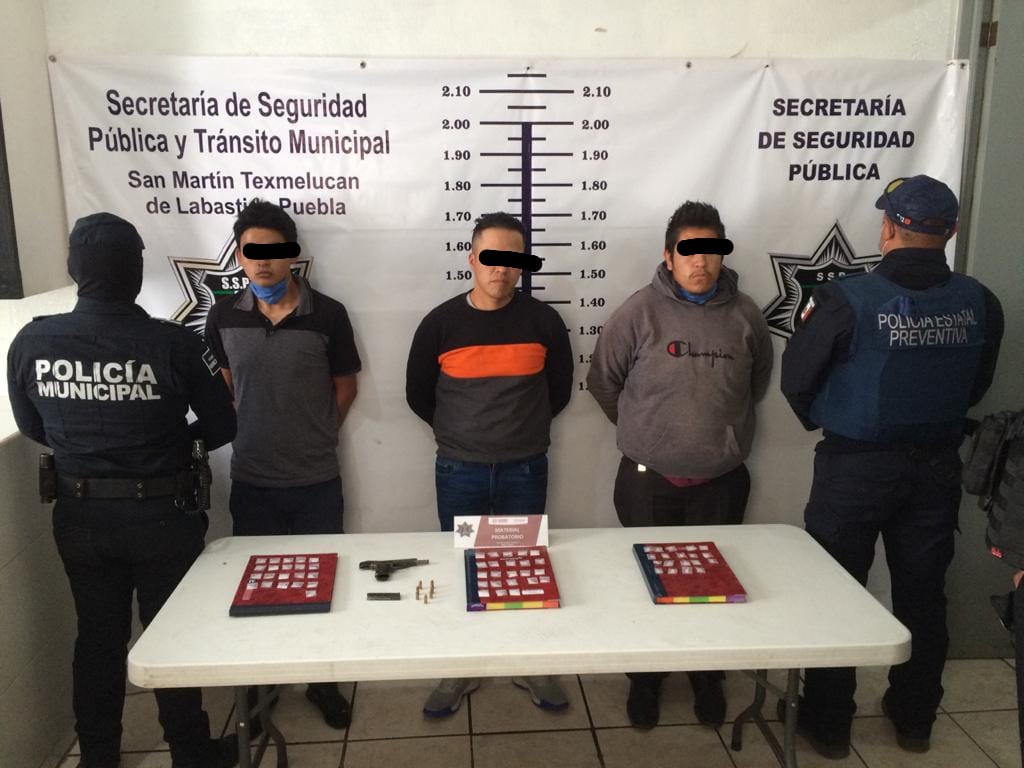 Aseguran a narcomenudistas en Texmelucan; intentaban rescatarlos